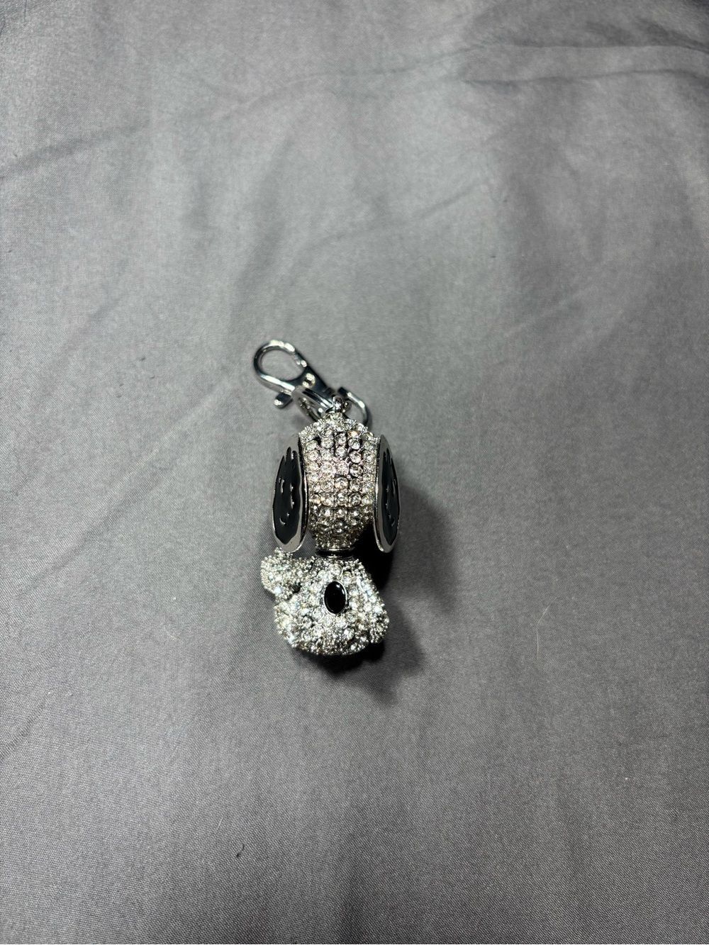 New PEANUTS SNOOPY Rhinestone Puppy Keychain Bag Purse Charm - Silver and Black - Picture 5 of 8